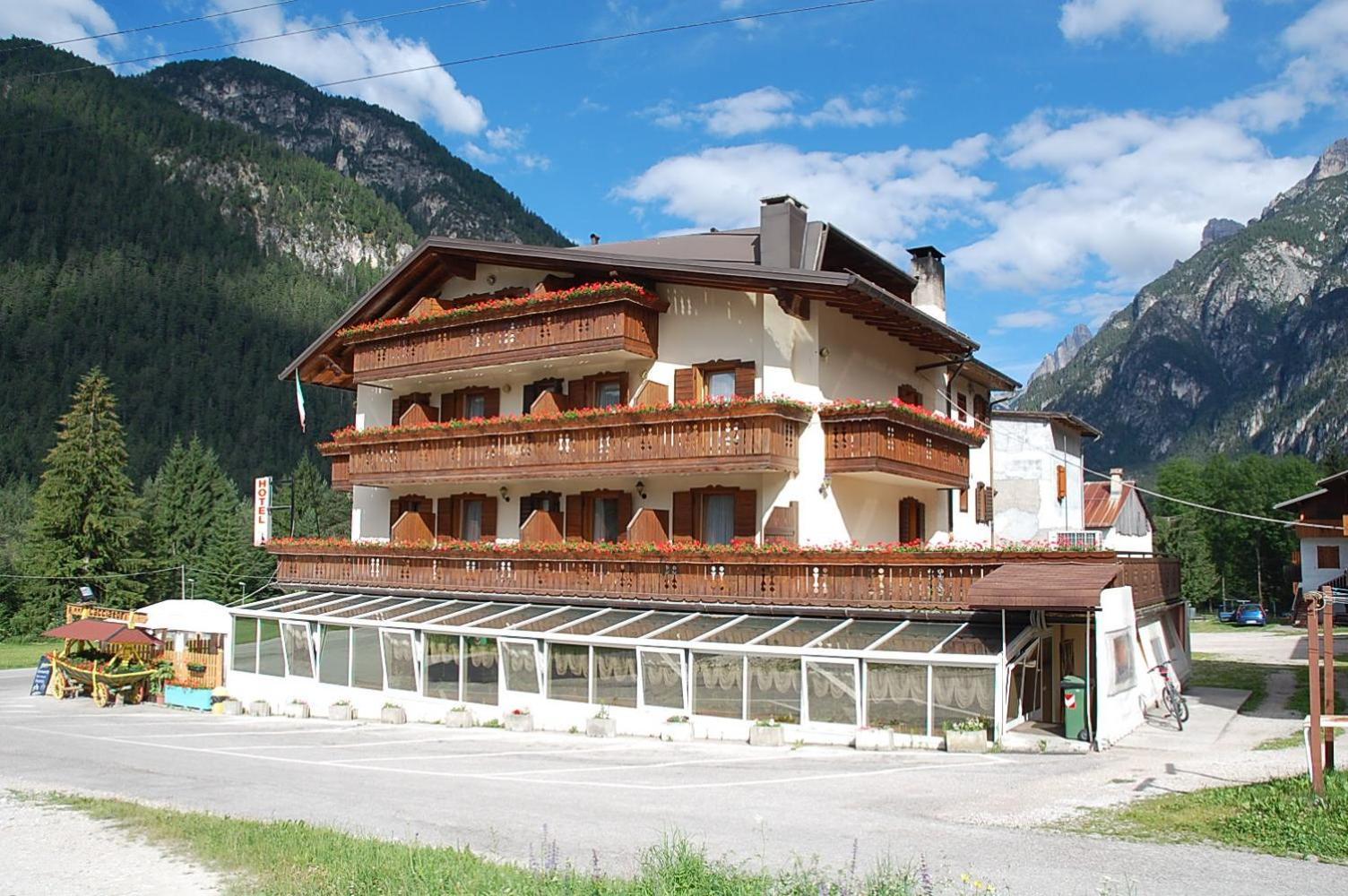 Albergo Ristorante Cacciatori Auronzo di Cadore Εξωτερικό φωτογραφία